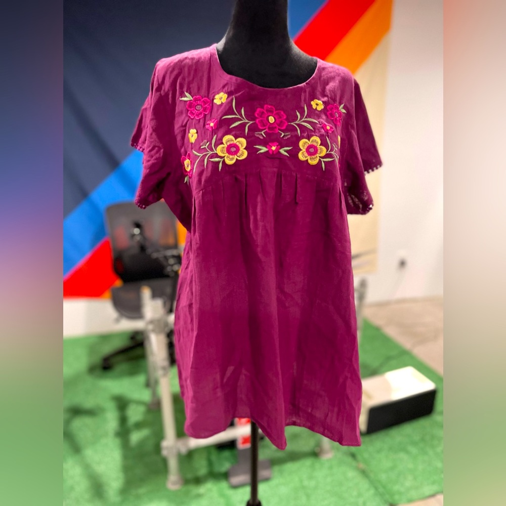 Lula Roe Paisely embroidered top womens size Large in beautiful conditions ! 💖